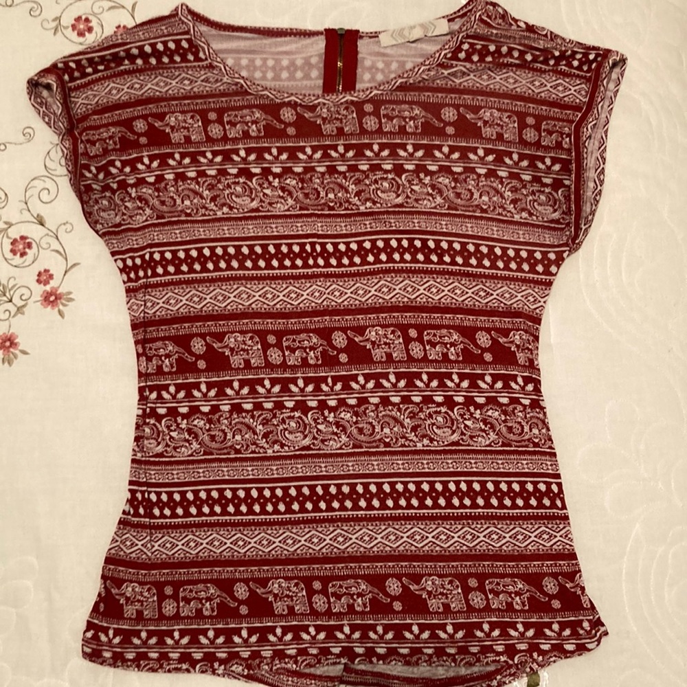 Cute Women’s Short Sleeve T-Shirt with Elephant Design